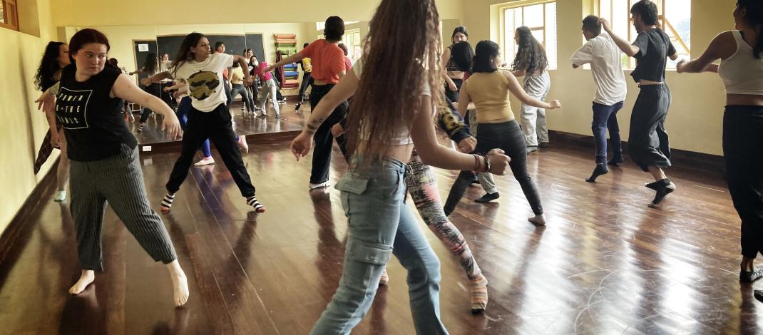 Talleristas bailando