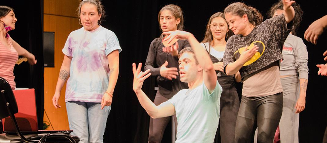 Bailarines durante sesión de aprendizaje