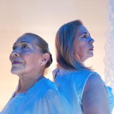 Rostro de dos mujeres