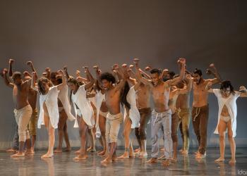 Replantear, cuerpo y memoria en el Teatro Colón - Ph. Carlos Lema