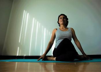 Yoga para el cuidado de la energía femenina
