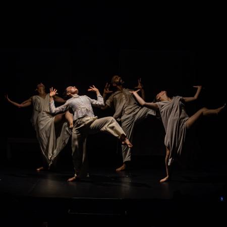 bailarines en escena