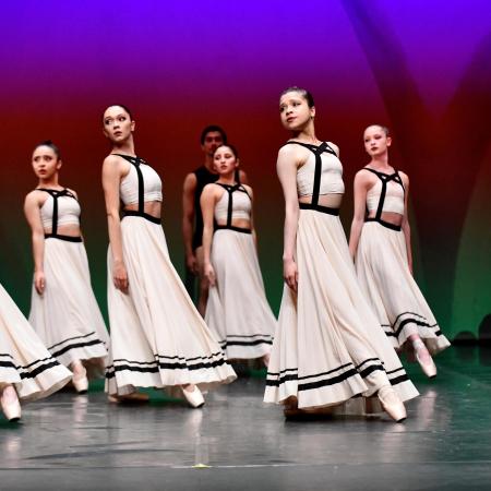 Bailarinas de ballet bailando