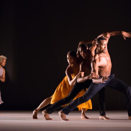 bailarines en escena