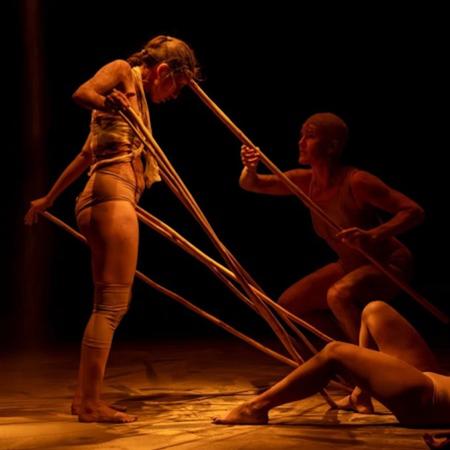 bailarines en escena