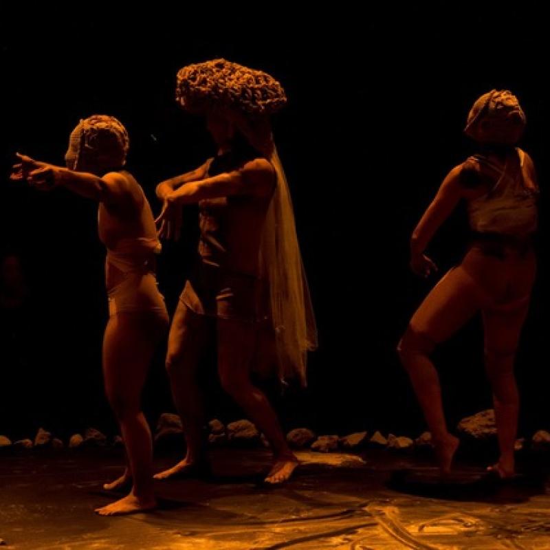 bailarines en escena