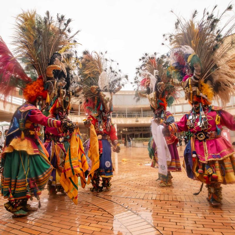 bailarines en escena