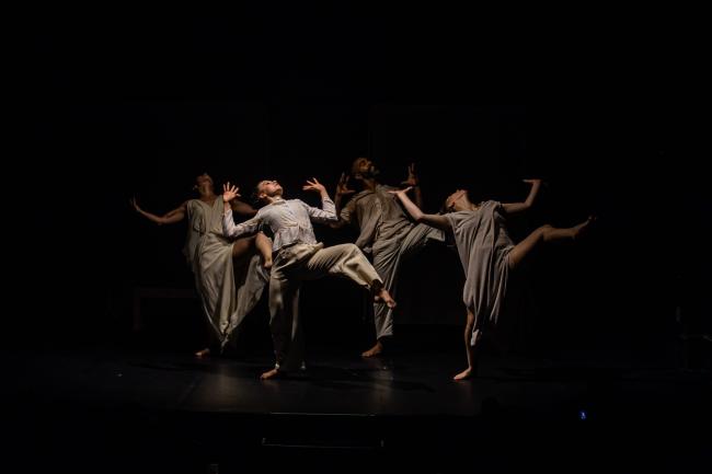 bailarines en escena