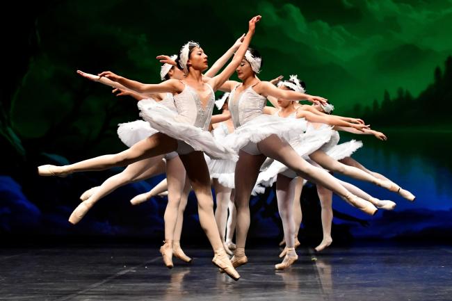 Bailarinas de ballet bailando